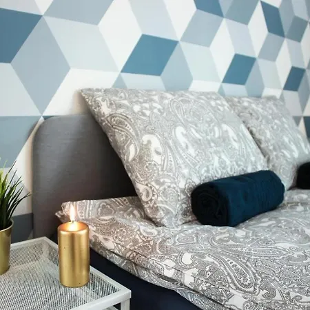 Comfortable And Spacious Apartment- Dmowskiego Street