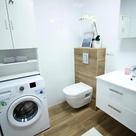 Comfortable And Spacious Apartment- Dmowskiego Street Lägenhet *