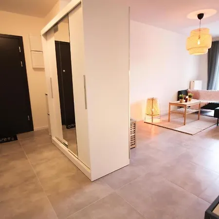Apartmán Comfortable And Spacious Apartment- Dmowskiego Street Vratislav