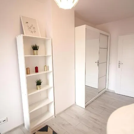 Apartmán Comfortable And Spacious Apartment- Dmowskiego Street Vratislav